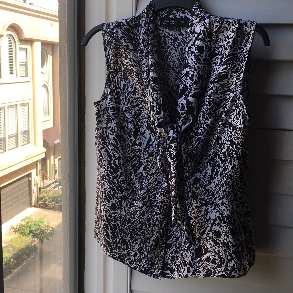 Never worn Black/white Jones New York top